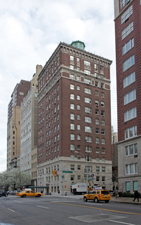 1040 Madison Ave in New York, NY - Building Photo