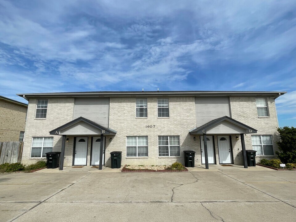 1607 Dugger Cir-Unit -Unit A in Killeen, TX - Building Photo