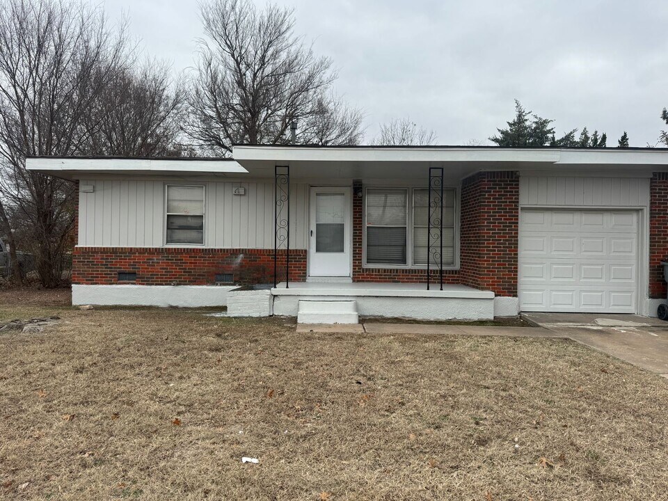 4312 NW Santa Fe Ave in Lawton, OK - Building Photo