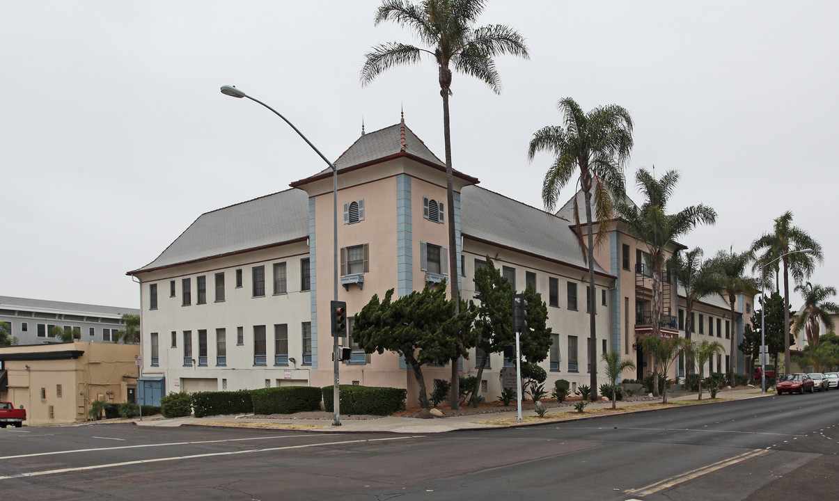 La Maison in San Diego, CA - Building Photo