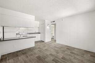 Acacia Hills in Tucson, AZ - Building Photo