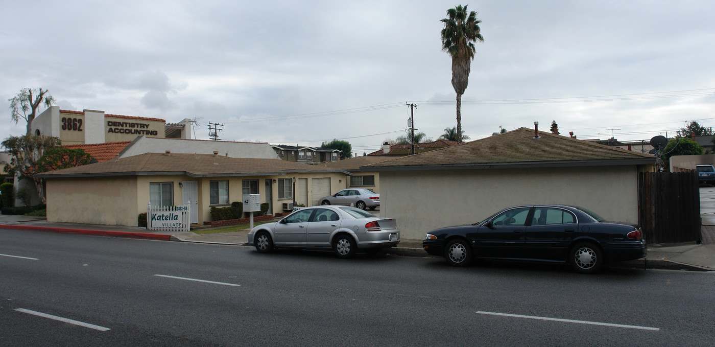 3842 Katella Ave in Los Alamitos, CA - Building Photo