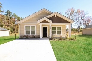 1210 Gardner St in Camden, SC - Building Photo