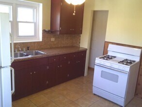 1845 Grove Ave, Unit 2 top floor in Berwyn, IL - Foto de edificio - Building Photo