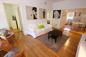 1011 9th St in Miami Beach, FL - Building Photo - Building Photo