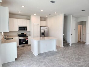 3258 Laurent Lp in Davenport, FL - Foto de edificio - Building Photo