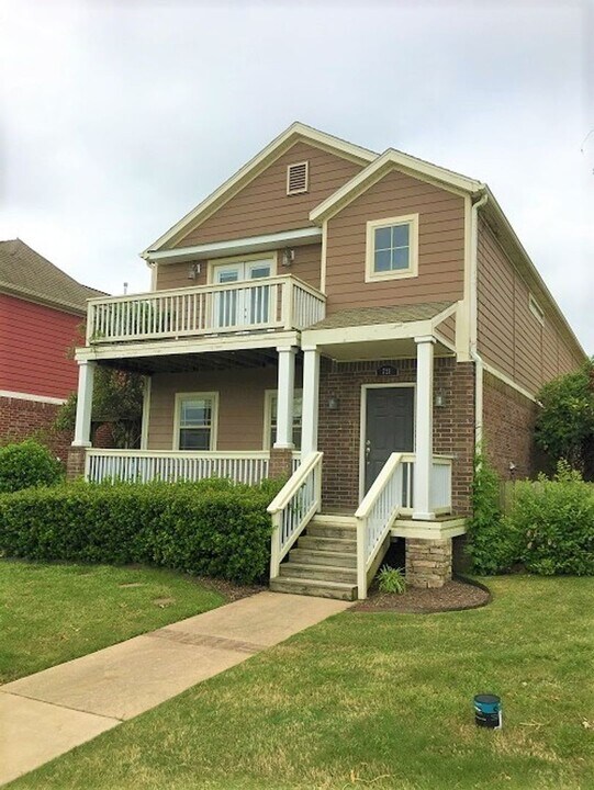 721 Rupple Rd in Fayetteville, AR - Building Photo
