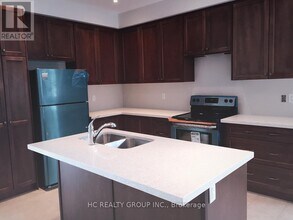 19 Zenyatta Ln in East Gwillimbury, ON - Building Photo - Building Photo