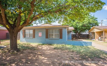 4648 52nd St-Unit -B in Lubbock, TX - Building Photo - Building Photo