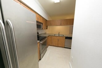 6510 Emerald Dunes Dr, Unit 202 in West Palm Beach, FL - Foto de edificio - Building Photo