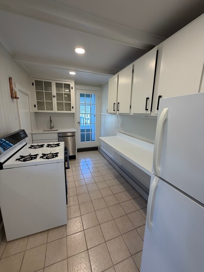 19 Irving St, Unit #3-J in Winchester, MA - Foto de edificio - Building Photo