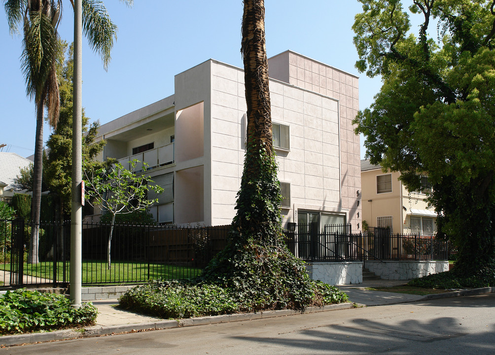 5711 Carlton Way in Los Angeles, CA - Foto de edificio