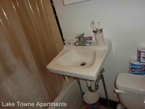 240 W Lakelawn Pl in Madison, WI - Building Photo - Building Photo