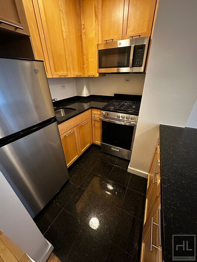 E 79th St – Yorkville-Studio in New York, NY - Building Photo - Building Photo
