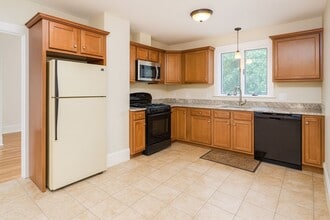 44 Pearl St, Unit #2 in Somerville, MA - Foto de edificio - Building Photo