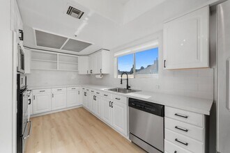 4426 Ventura Canyon Ave in Los Angeles, CA - Building Photo - Building Photo