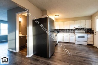 922 East Ave in Kendallville, IN - Building Photo - Building Photo