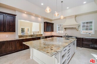 17390 Tramonto Dr in Los Angeles, CA - Building Photo - Building Photo