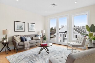 409 Lowell St, Unit #1 in Wakefield, MA - Building Photo