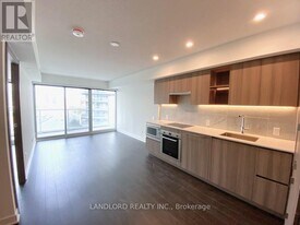 17 Bathurst St in Toronto, ON - Building Photo