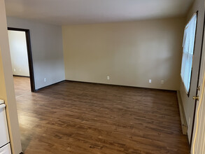 3205 Seymour Rd, Unit 2 in Eau Claire, WI - Foto de edificio - Building Photo
