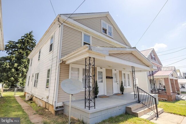 property at 806 W John St