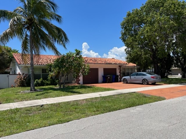 2200 NE 36th St in Fort Lauderdale, FL - Building Photo