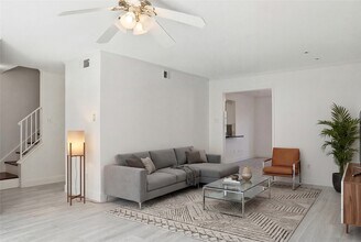 5817 Valley Forge Dr in Houston, TX - Building Photo - Building Photo