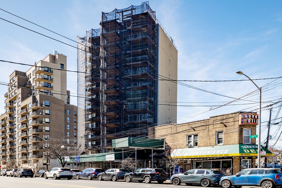 26-20 21st St in Astoria, NY - Foto de edificio