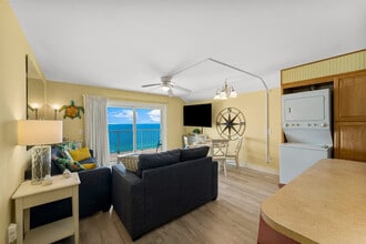 8743 Thomas Dr in Panama City Beach, FL - Building Photo - Building Photo