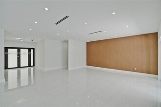 1840 NE 199th St in Miami, FL - Building Photo - Building Photo