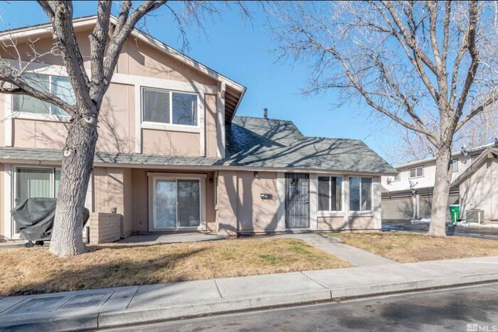 2273 Oppio St in Sparks, NV - Foto de edificio