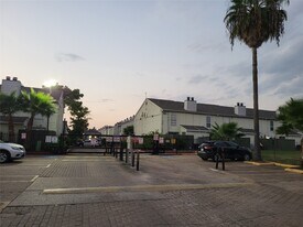 8641 Victorian Village Dr in Houston, TX - Building Photo