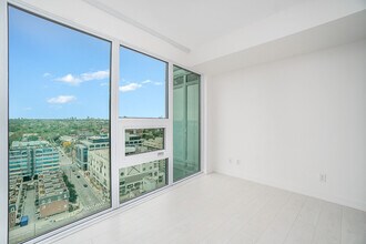 19 Western Battery Rd in Toronto, ON - Building Photo - Building Photo