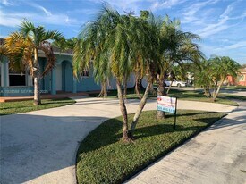 14300 SW 105th Ave in Miami, FL - Building Photo