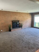 9040 Crest Oak Ln in St. Louis, MO - Foto de edificio - Building Photo