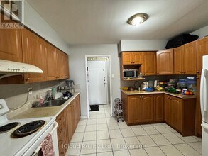 3555 Derry Rd E in Mississauga, ON - Building Photo - Building Photo