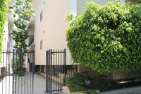 150 N Clark Dr in Beverly Hills, CA - Building Photo - Building Photo