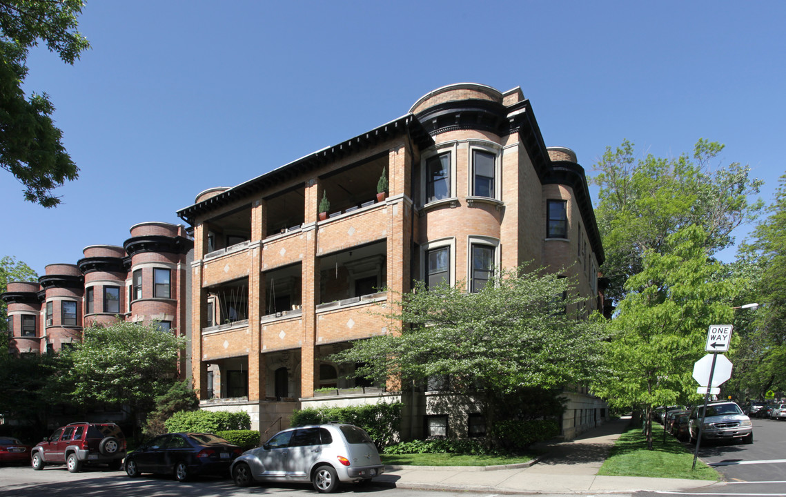 5000-5006 S Dorchester Ave in Chicago, IL - Foto de edificio