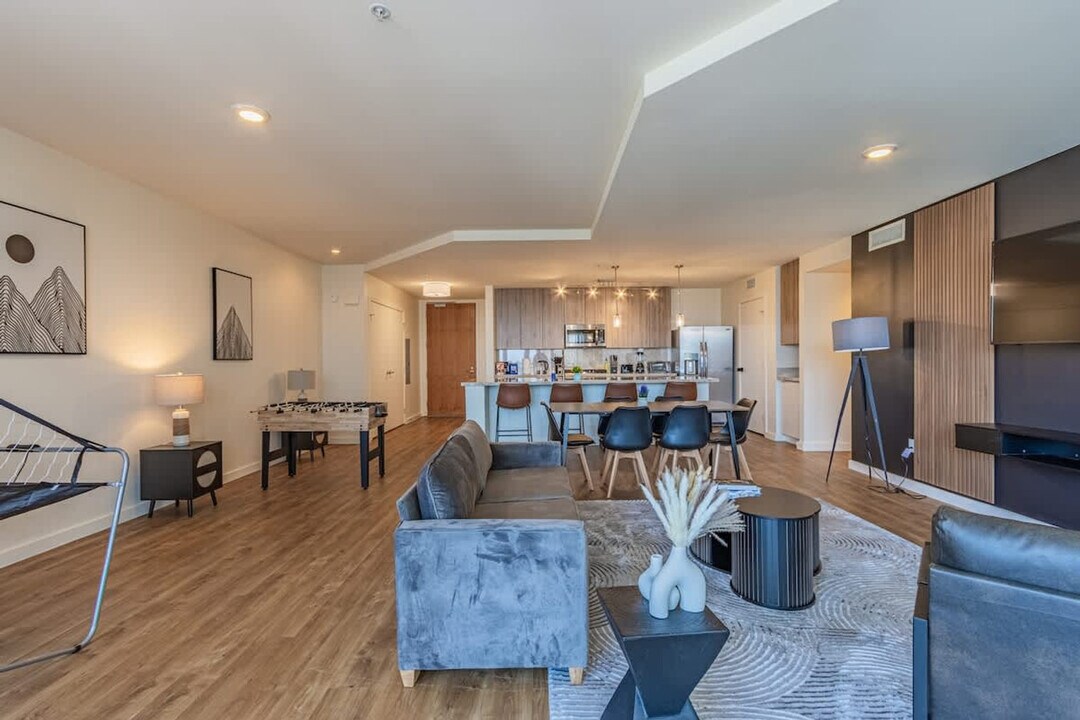 44 W Monroe St in Phoenix, AZ - Building Photo