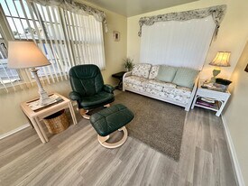 467 Nettles Blvd, Unit SI ID1537491P in Jensen Beach, FL - Building Photo