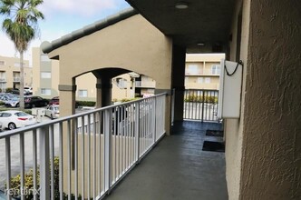 2620 W 76th St-Unit -Apt 203 in Hialeah, FL - Foto de edificio - Building Photo