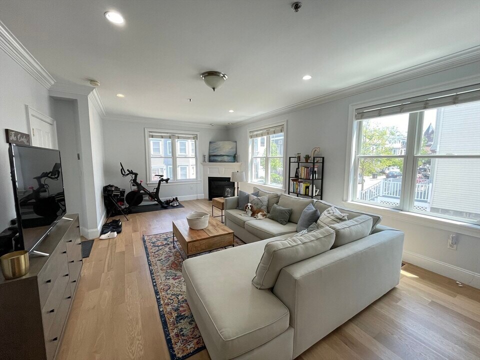 17 Roseclair St in Boston, MA - Building Photo