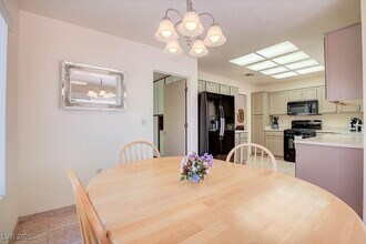 3013 Sungold Dr in Las Vegas, NV - Building Photo - Building Photo