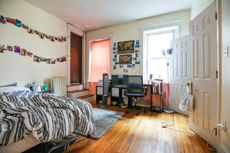 322 St Paul St, Unit 2 in Brookline, MA - Building Photo - Building Photo