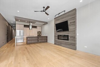 1734 N California Ave, Unit 2 in Chicago, IL - Building Photo - Building Photo