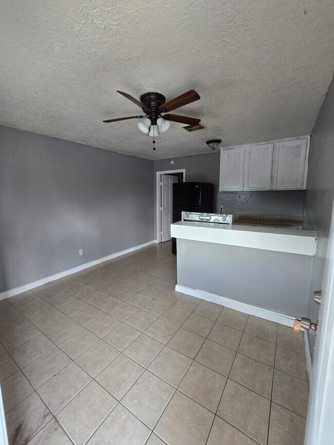 4820 Oak Ave, Unit 10 in Pasadena, TX - Foto de edificio - Building Photo