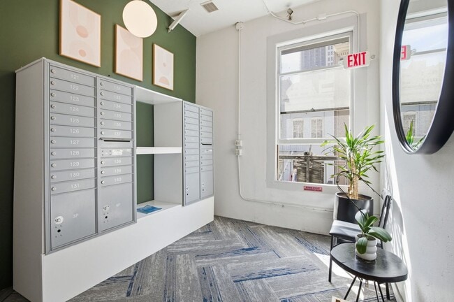 706 Kearny St in San Francisco, CA - Building Photo - Building Photo