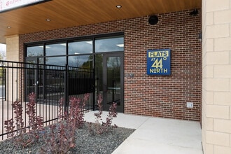 Flats at 44 North in Winona, MN - Foto de edificio - Building Photo