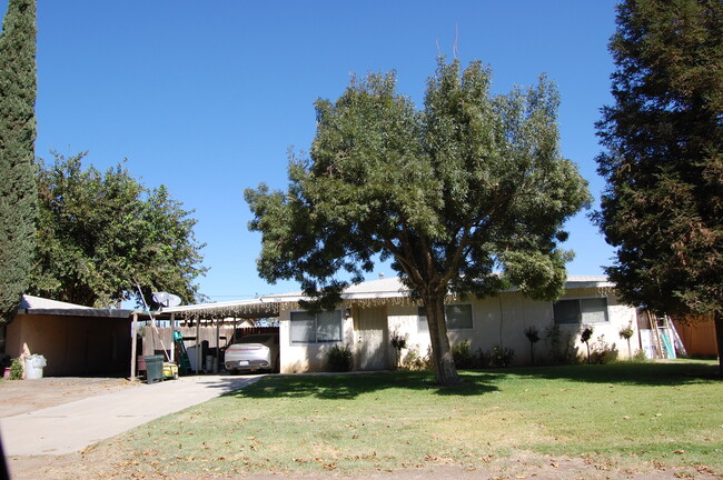 17443 Blackwell Village Dr in Lost Hills, CA - Building Photo - Building Photo